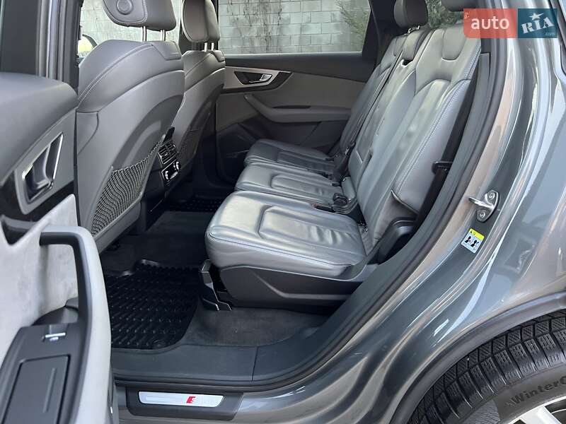 Внедорожник / Кроссовер Audi Q7 2015 в Ровно