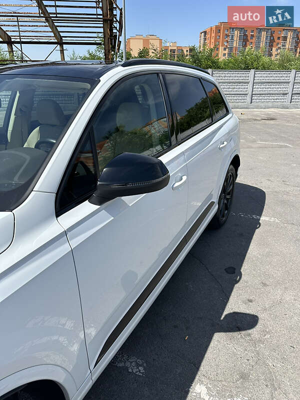 Внедорожник / Кроссовер Audi Q7 2016 в Днепре