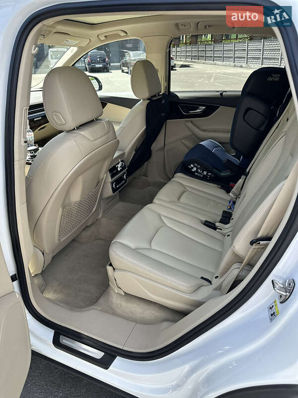 Внедорожник / Кроссовер Audi Q7 2016 в Днепре