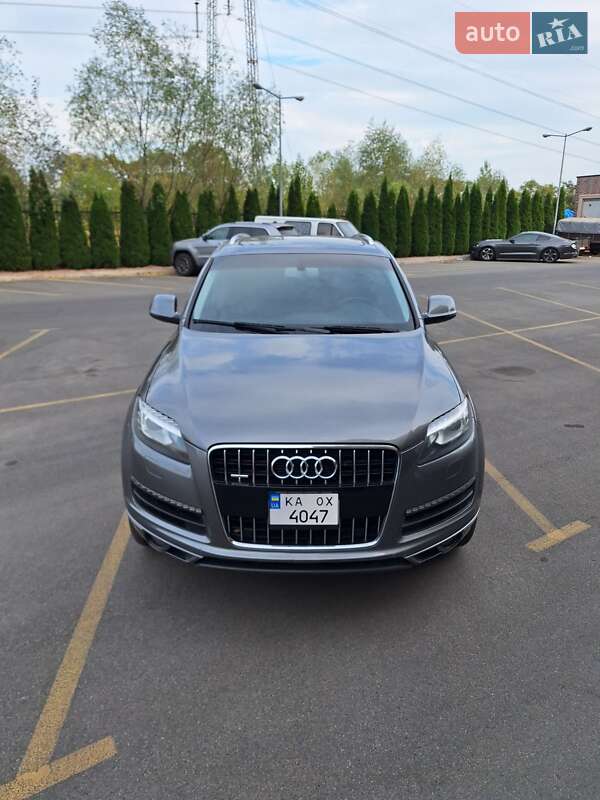 Позашляховик / Кросовер Audi Q7 2015 в 