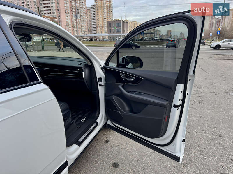 Внедорожник / Кроссовер Audi Q7 2023 в Киеве