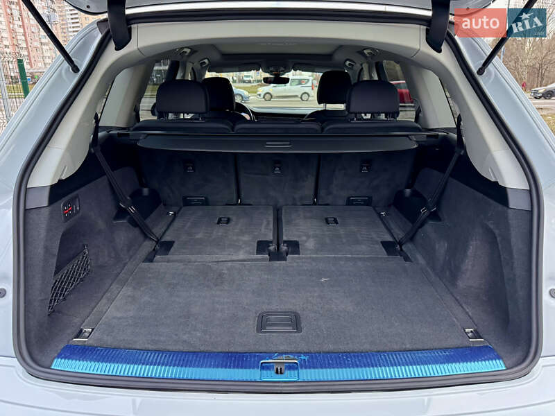 Внедорожник / Кроссовер Audi Q7 2023 в Киеве