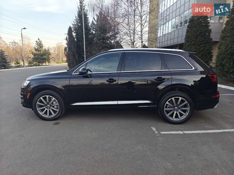 Позашляховик / Кросовер Audi Q7 2017 в Києві
