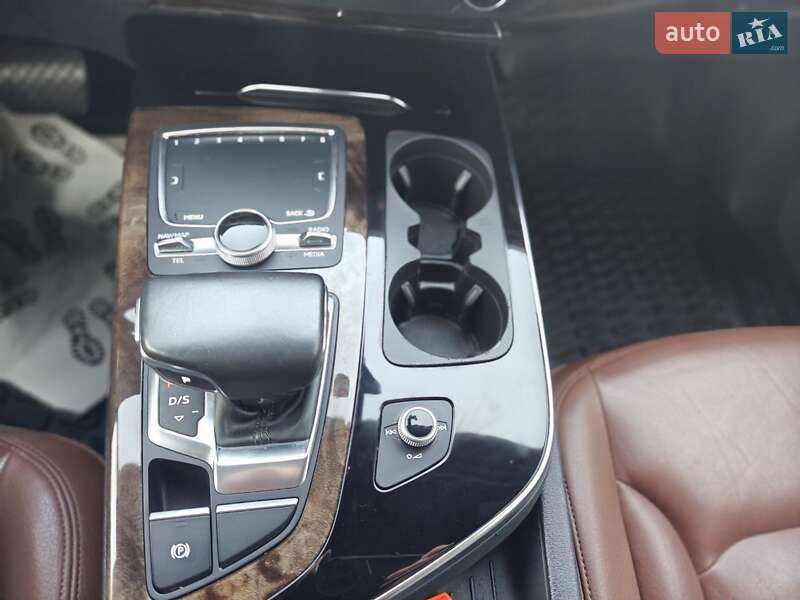 Позашляховик / Кросовер Audi Q7 2017 в Києві