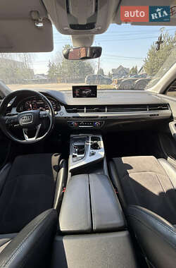 Внедорожник / Кроссовер Audi Q7 2015 в 