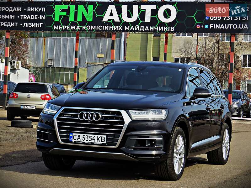 Внедорожник / Кроссовер Audi Q7 2016 в 