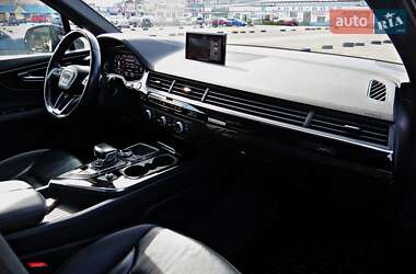 Внедорожник / Кроссовер Audi Q7 2016 в 