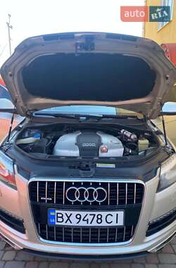 Внедорожник / Кроссовер Audi Q7 2010 в 