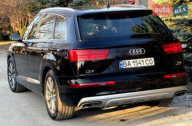 Внедорожник / Кроссовер Audi Q7 2017 в 