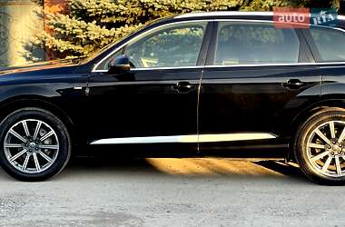 Внедорожник / Кроссовер Audi Q7 2017 в 