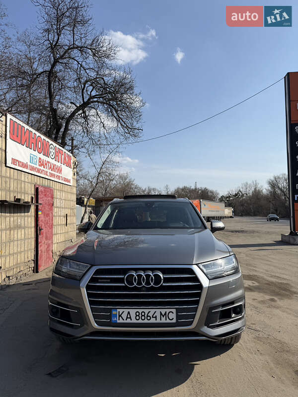 Позашляховик / Кросовер Audi Q7 2017 в Києві