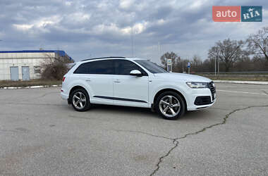 Внедорожник / Кроссовер Audi Q7 2018 в 
