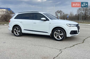 Внедорожник / Кроссовер Audi Q7 2018 в 