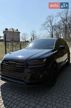 Внедорожник / Кроссовер Audi Q7 2016 в 