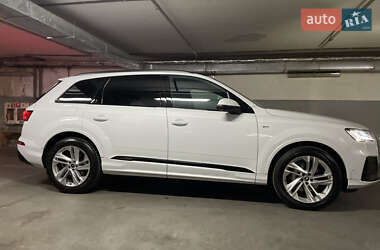 Внедорожник / Кроссовер Audi Q7 2021 в Киеве