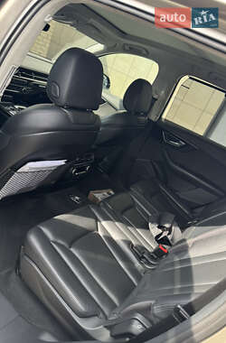 Внедорожник / Кроссовер Audi Q7 2016 в 