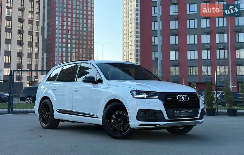 Внедорожник / Кроссовер Audi Q7 2015 в 