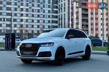 Внедорожник / Кроссовер Audi Q7 2015 в 