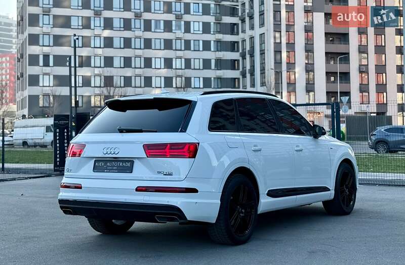 Позашляховик / Кросовер Audi Q7 2015 в Києві