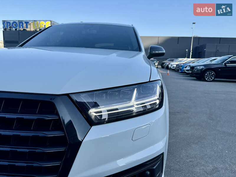 Позашляховик / Кросовер Audi Q7 2015 в Києві
