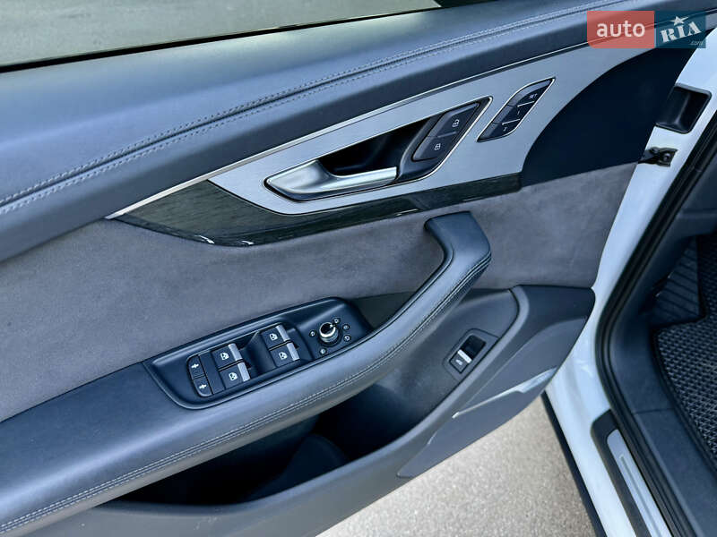 Позашляховик / Кросовер Audi Q7 2015 в Києві