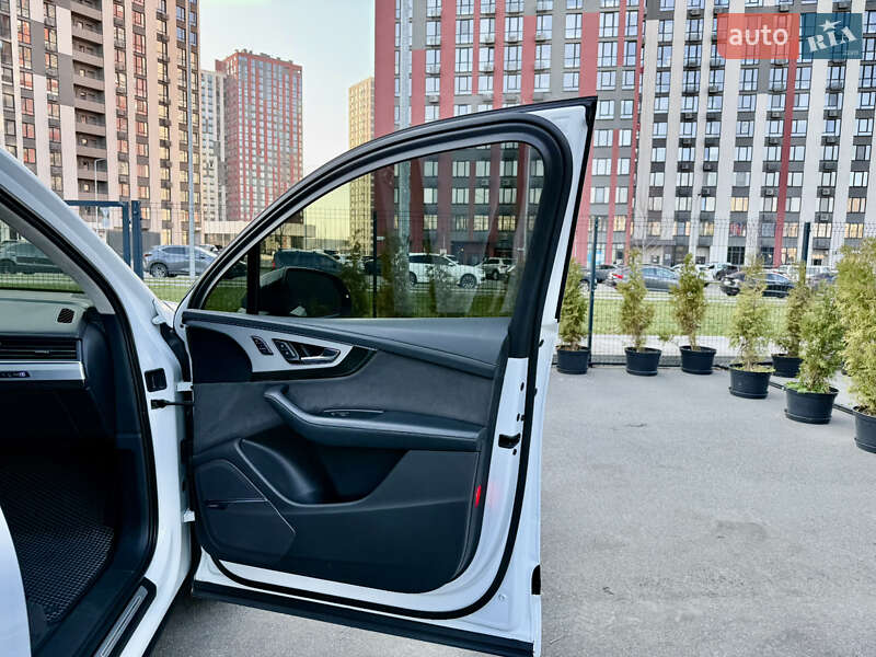 Позашляховик / Кросовер Audi Q7 2015 в Києві