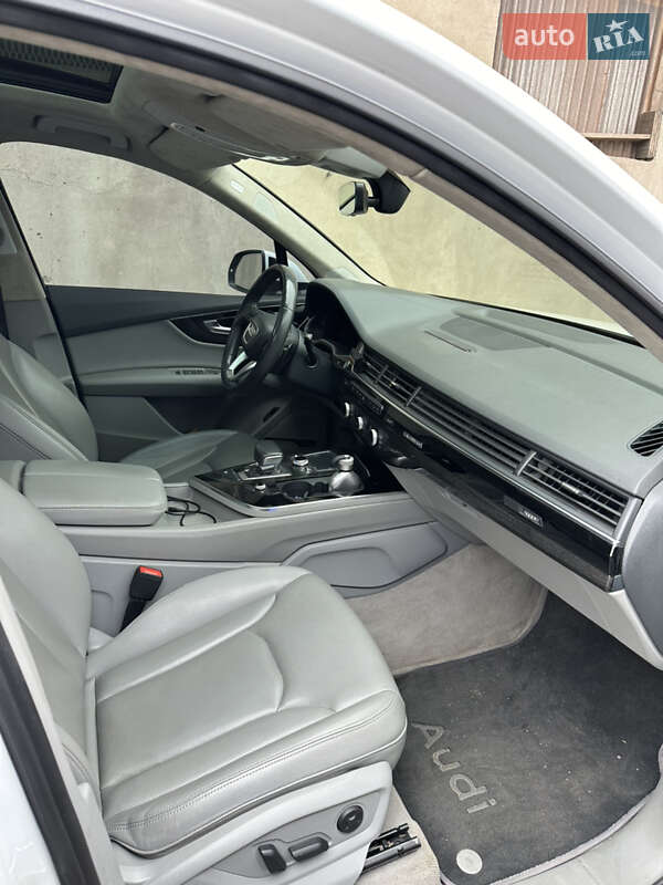 Позашляховик / Кросовер Audi Q7 2017 в Запоріжжі