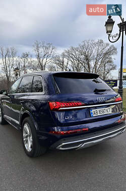 Внедорожник / Кроссовер Audi Q7 2021 в 