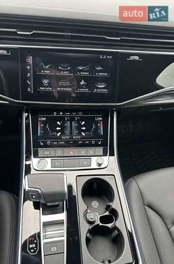 Позашляховик / Кросовер Audi Q7 2023 в 