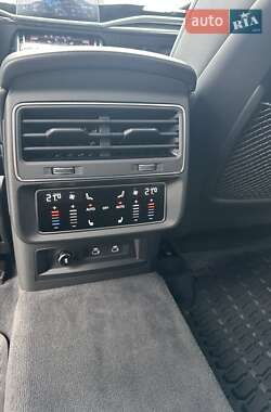 Позашляховик / Кросовер Audi Q7 2023 в 