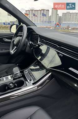 Позашляховик / Кросовер Audi Q7 2023 в 