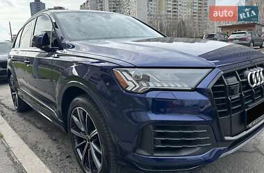 Позашляховик / Кросовер Audi Q7 2023 в 