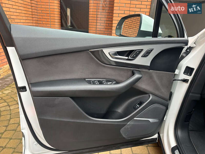 Внедорожник / Кроссовер Audi Q7 2015 в Хмельницком