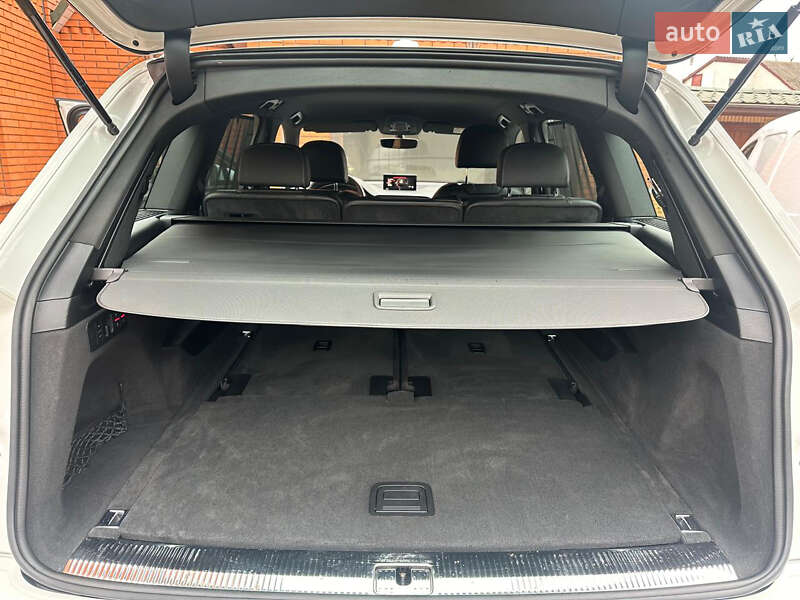 Внедорожник / Кроссовер Audi Q7 2015 в Хмельницком