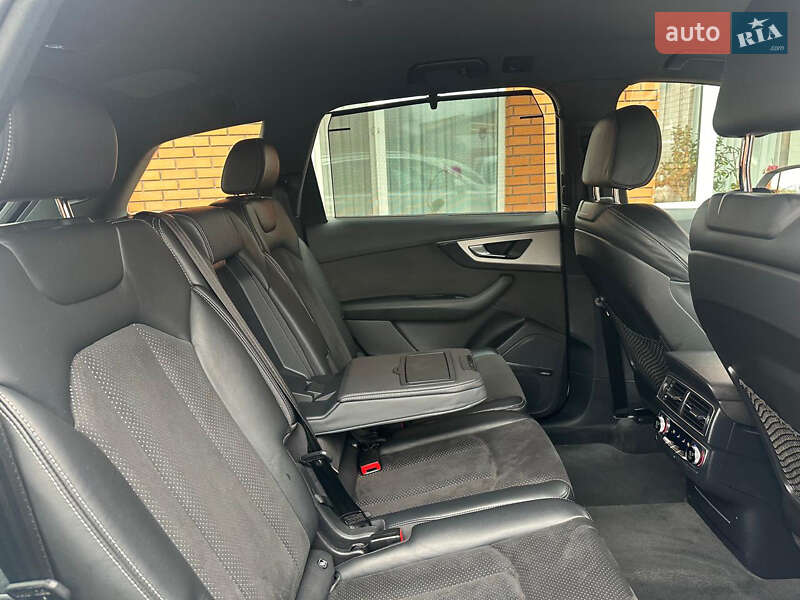 Внедорожник / Кроссовер Audi Q7 2015 в Хмельницком