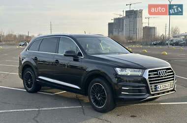 Внедорожник / Кроссовер Audi Q7 2017 в 