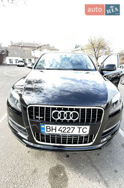 Внедорожник / Кроссовер Audi Q7 2015 в 