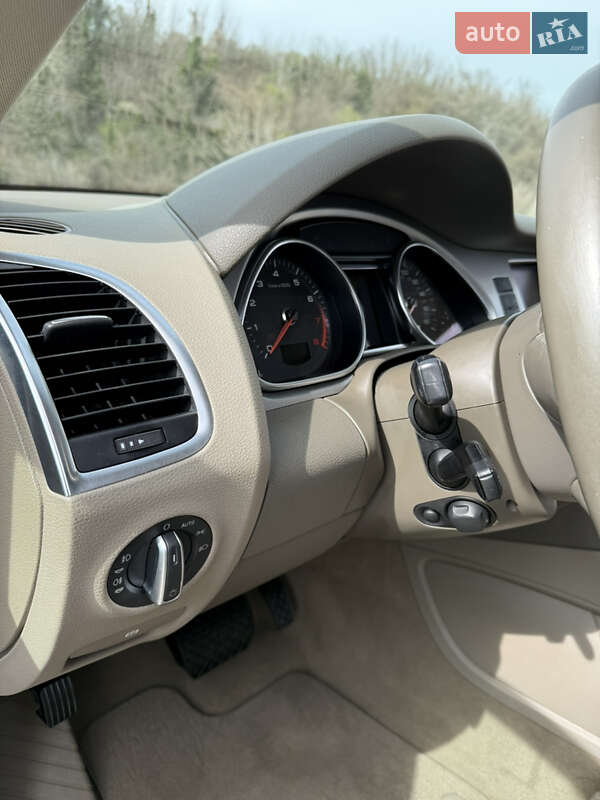 Позашляховик / Кросовер Audi Q7 2013 в Одесі