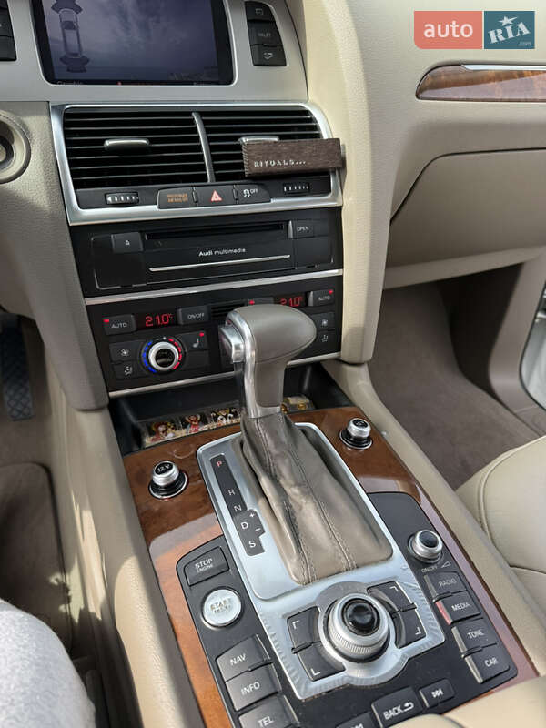 Позашляховик / Кросовер Audi Q7 2013 в Одесі