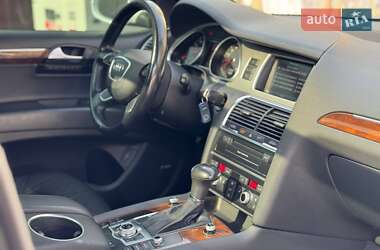 Позашляховик / Кросовер Audi Q7 2013 в 