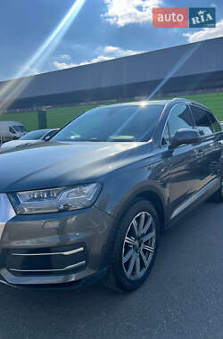 Позашляховик / Кросовер Audi Q7 2017 в 