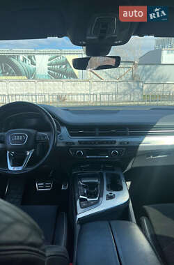 Позашляховик / Кросовер Audi Q7 2017 в 