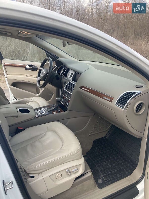 Внедорожник / Кроссовер Audi Q7 2015 в Киеве