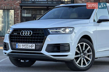Внедорожник / Кроссовер Audi Q7 2016 в 