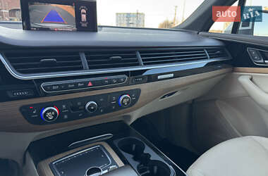 Внедорожник / Кроссовер Audi Q7 2016 в 