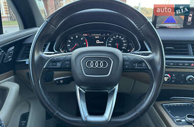 Внедорожник / Кроссовер Audi Q7 2016 в 