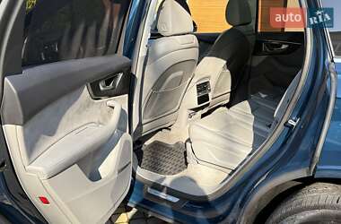 Позашляховик / Кросовер Audi Q7 2020 в 