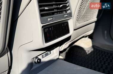 Позашляховик / Кросовер Audi Q7 2020 в 