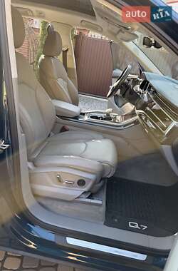 Позашляховик / Кросовер Audi Q7 2020 в 