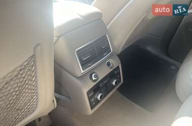 Позашляховик / Кросовер Audi Q7 2012 в 
